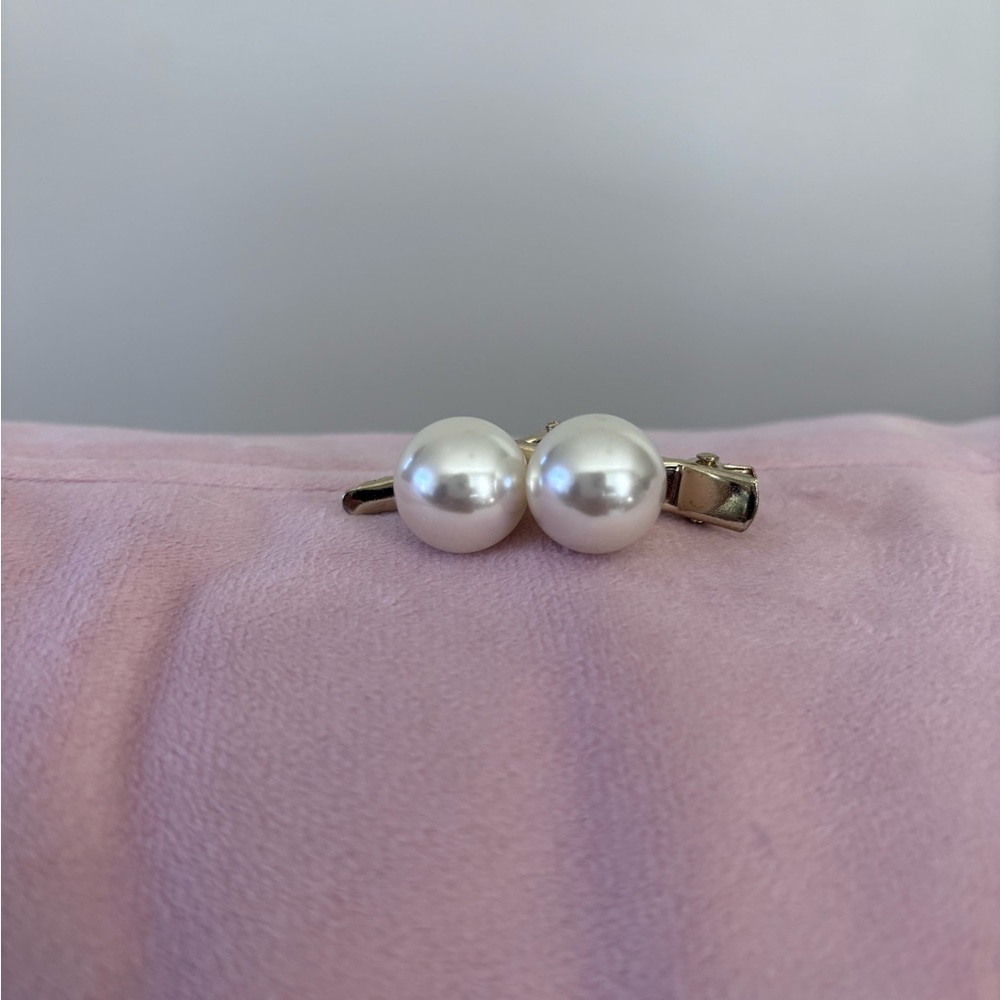 Elegant Pearl hair clips with Gold Accents